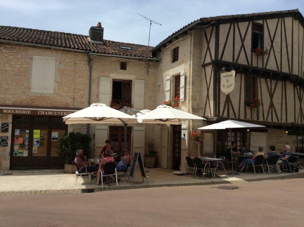 Bed and Breakfast La Vieille Maison Rose Nanteuil-en-Vallée Exterior foto