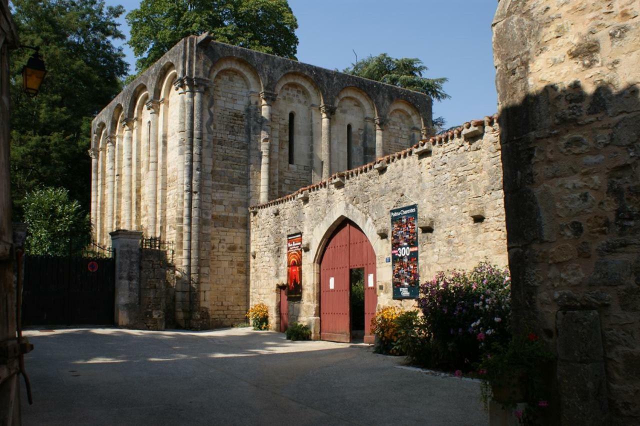 Bed and Breakfast La Vieille Maison Rose Nanteuil-en-Vallée Exterior foto